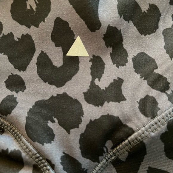 Vitality Kingdom Leggings - Picture 3 of 4